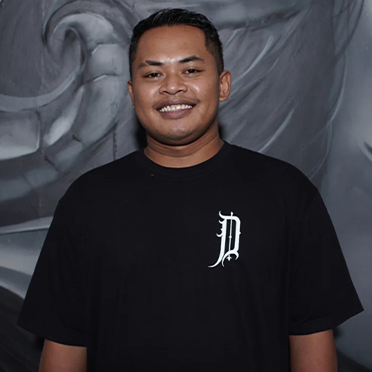 Kenti, tattoo artist at Downunder Tattoo Bali